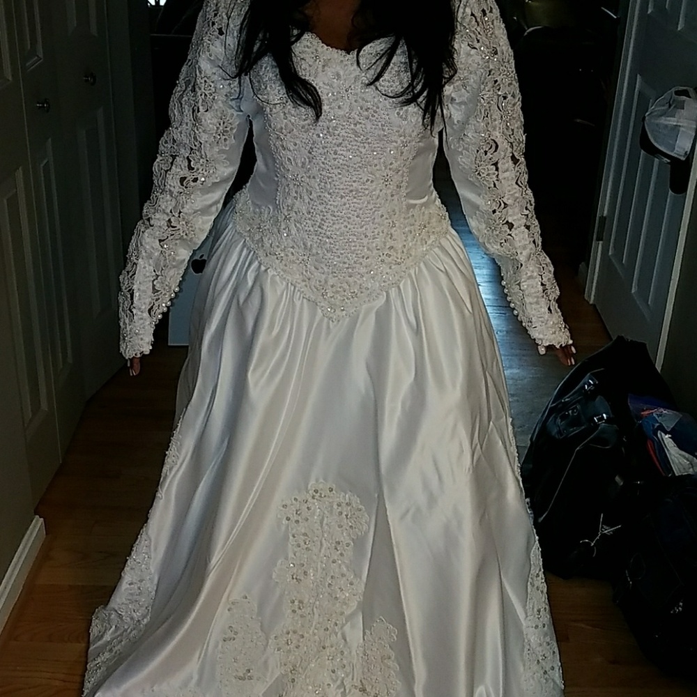 Women's wedding dress